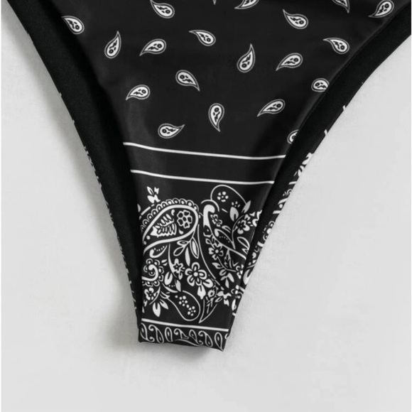 🏝️ Paisley Print Halter Bikini Swimsuit Black with White Set - Picture 7 of 11